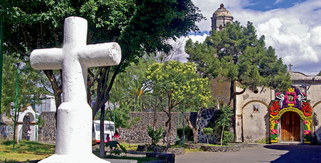 http://www.mexicodesconocido.com.mx/assets/images/fotos%20con%20caducidad/mayo_2011/templo_san_francisco_coyoacan.jpg