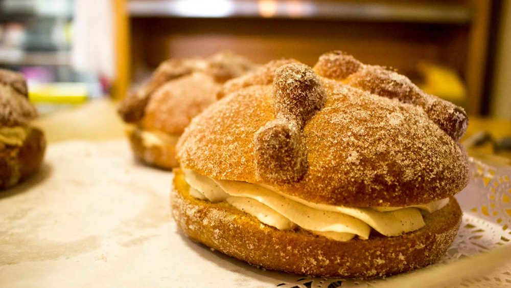 Receta De Pan De Muerto Original Y Con Mantequilla