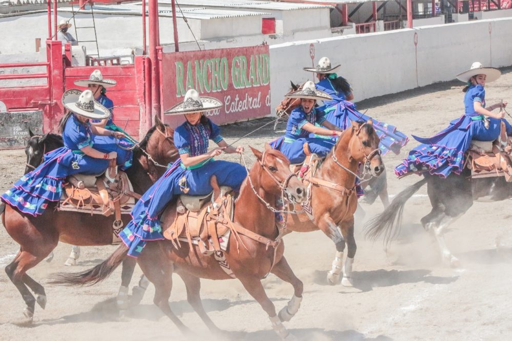 Escaramuza La mujer en la charrería mexicana México Desconocido