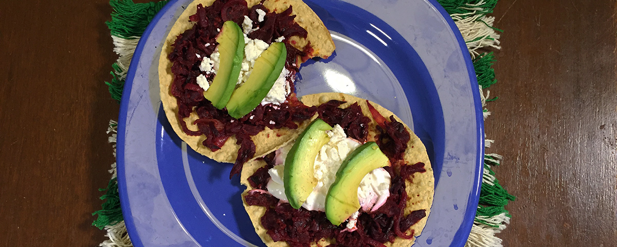 Cómo preparar unas deliciosas tostadas de jamaica - México Desconocido