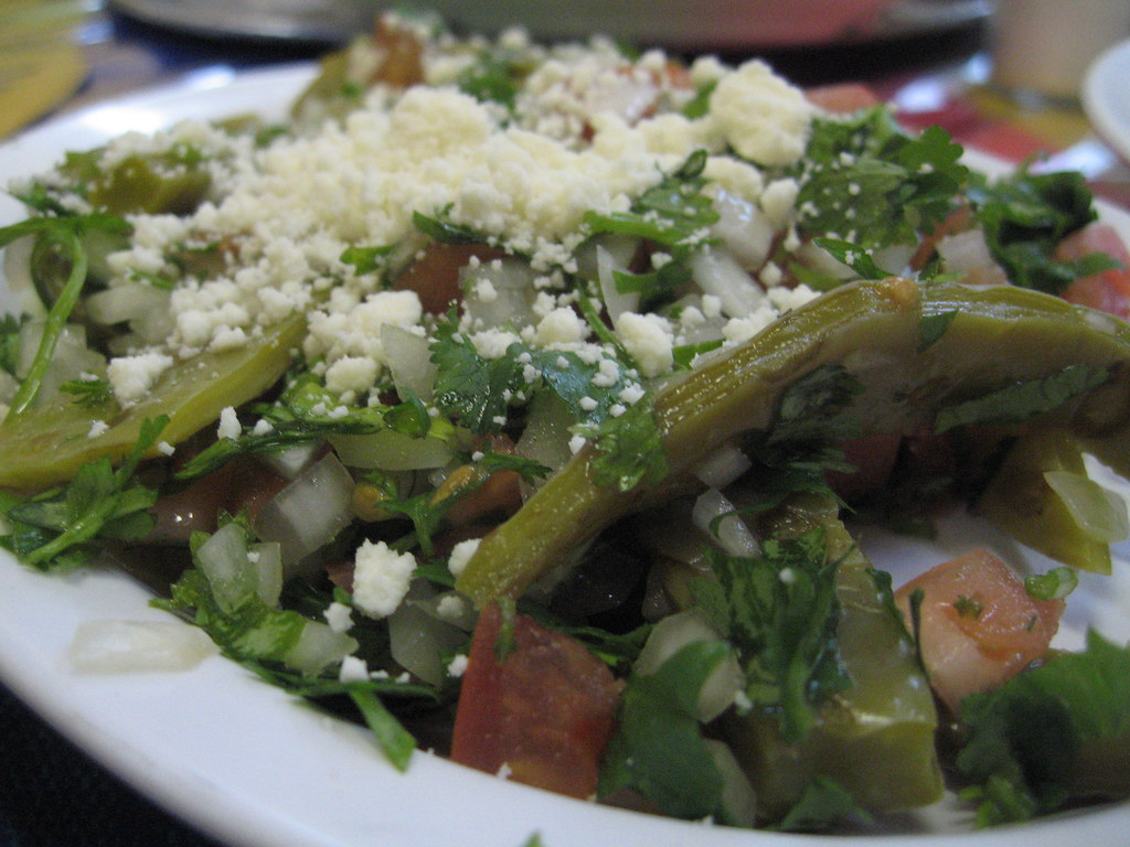 Receta para preparar una exquisita ensalada de nopales - México Desconocido