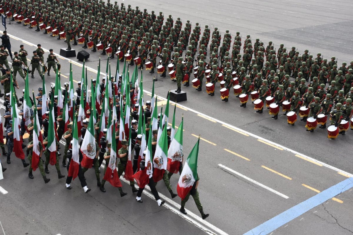 Mira aquí el desfile militar del Día de la Independencia de México México Desconocido