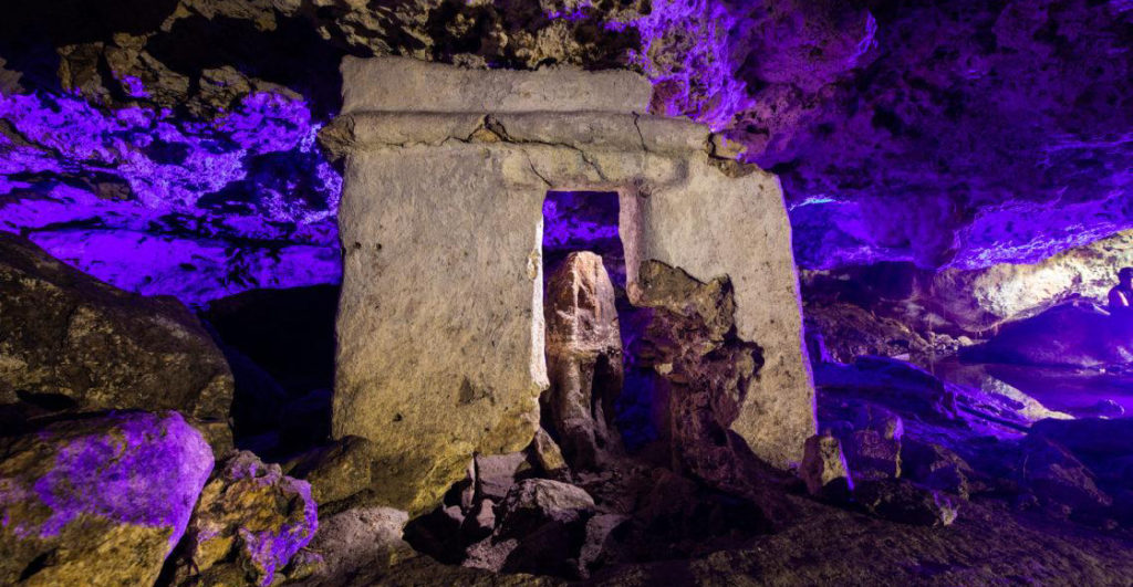 cenote_altar_maya