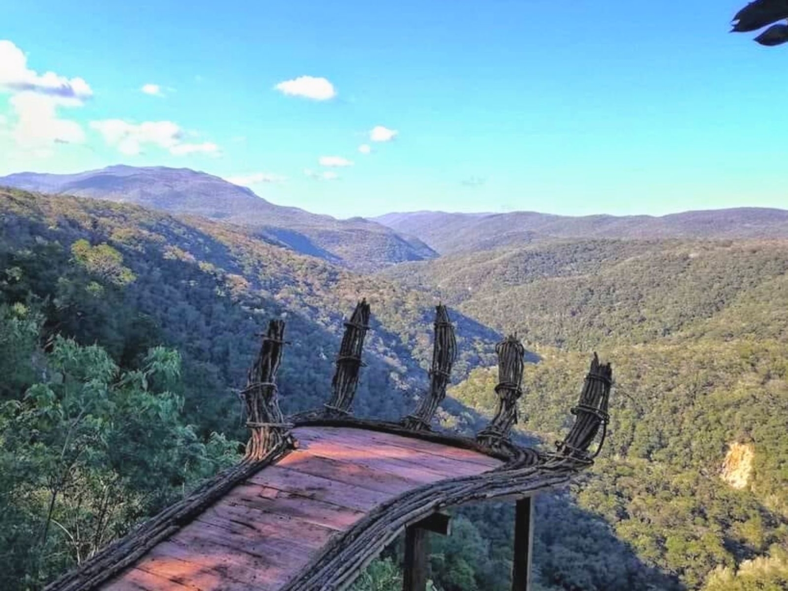 3 Miradores Turísticos Con Forma De Mano Flotan Sobre México México Desconocido 