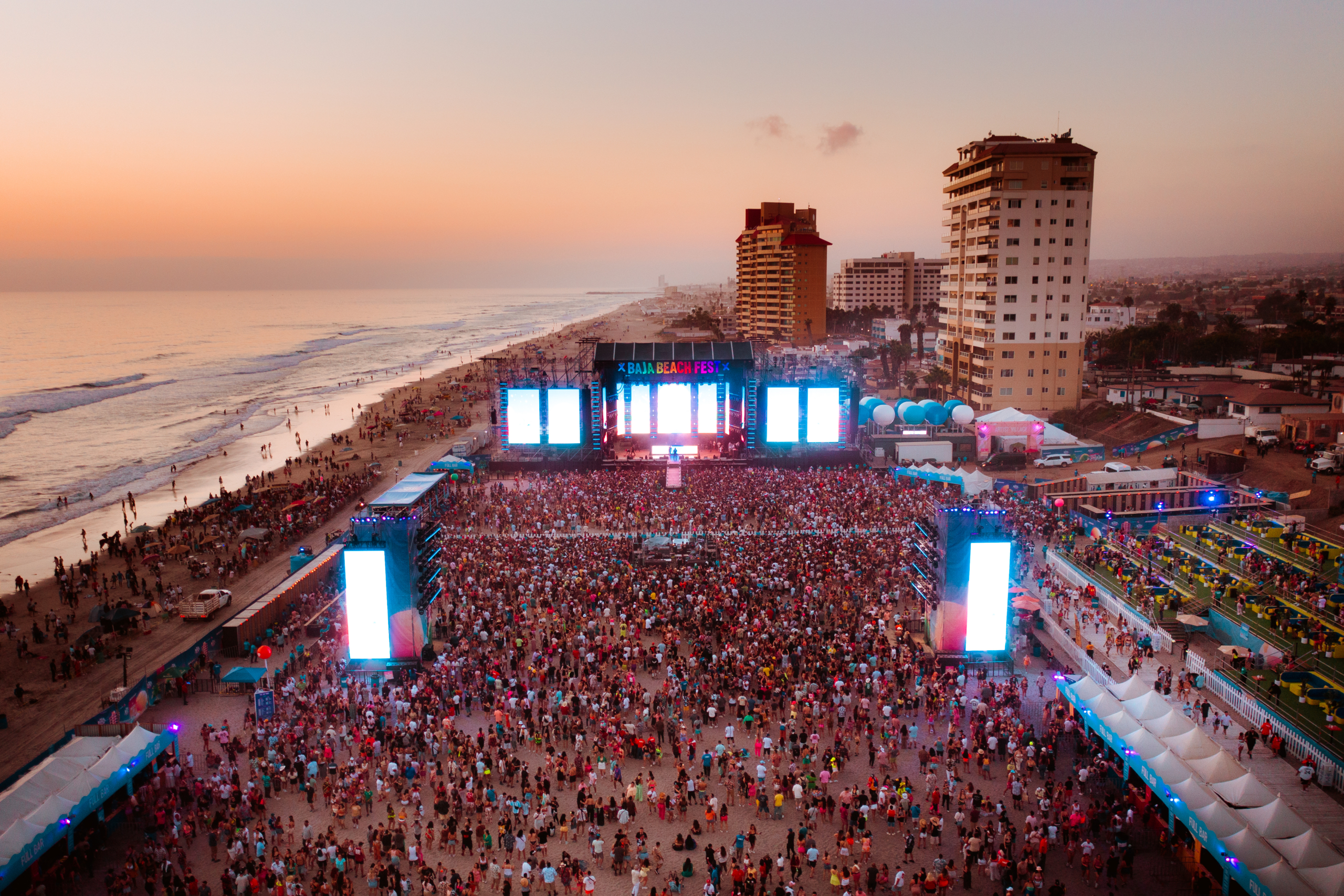 Luciérnagas y Baja Beach Fest 2023 un verano literalmente brillante